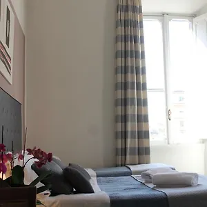 ***** Alojamento de Acomodação e Pequeno-almoço Little Rose Itália